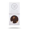 Rohe Schokolade - Mandeln weißer Hintergrund